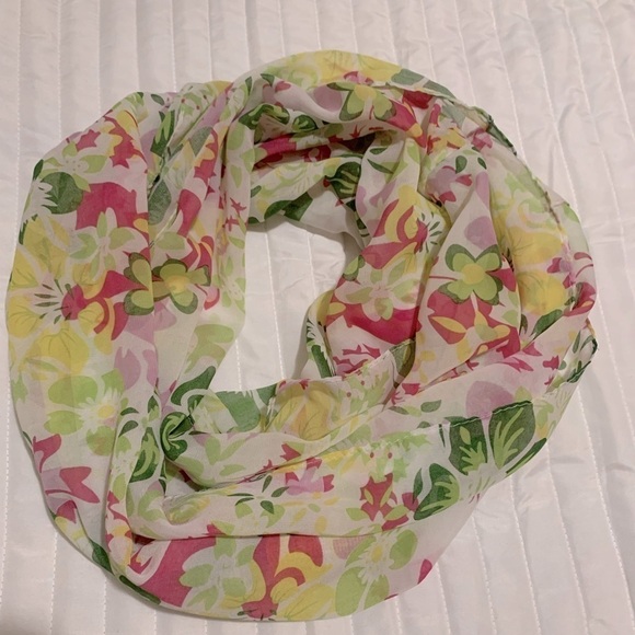 Kimberly C. Infinity scarf multi color green - Picture 3 of 5